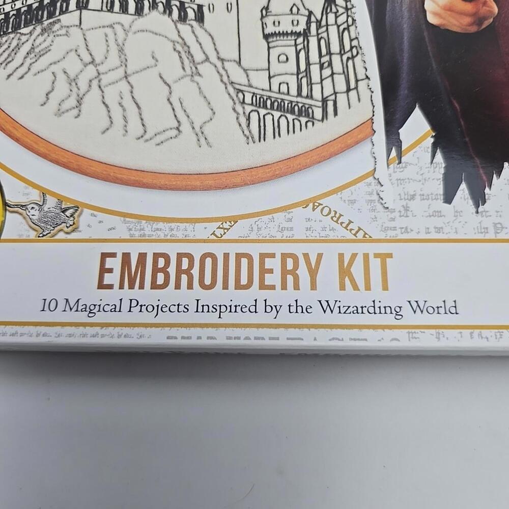 Harry Potter Embroidery (Embroidery Craft) - paperback Wilding, Deborah - Picture 2 of 14